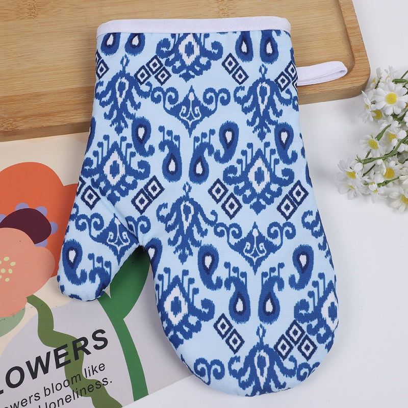Atlas-Pattern Apron, Gloves, and Heat-Resistant Mat Set