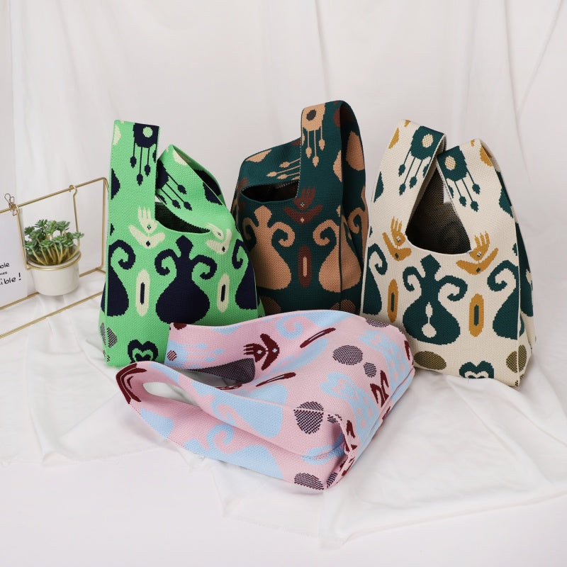 Edreis-patterned knitted handbag