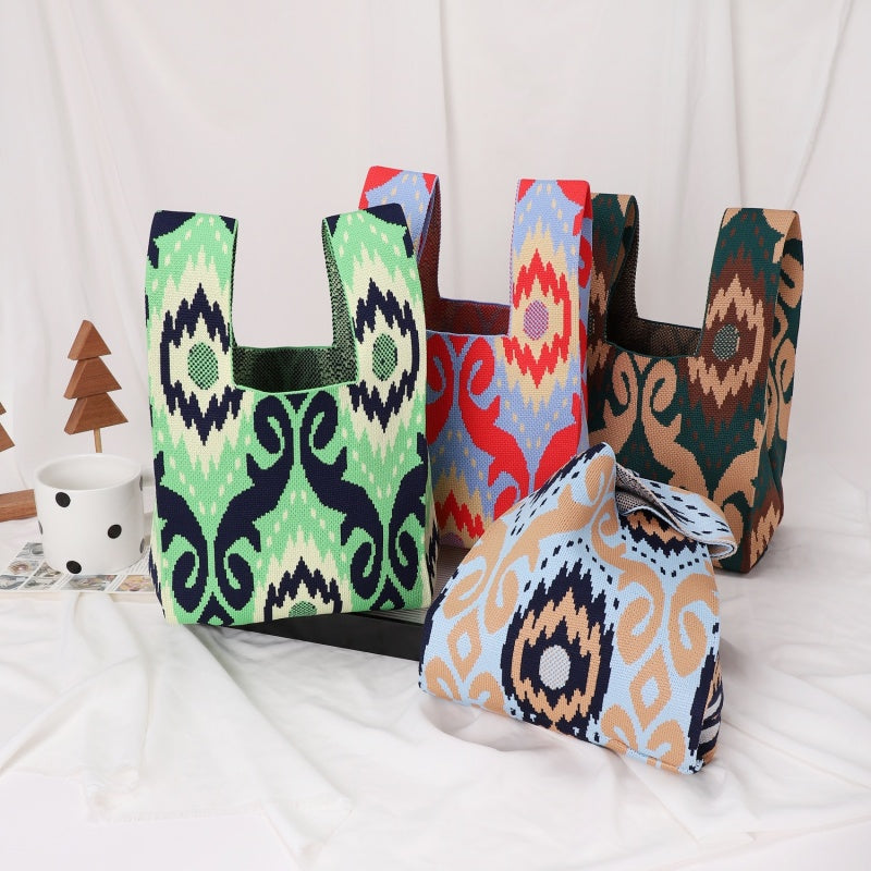 Edreis-patterned knitted handbag